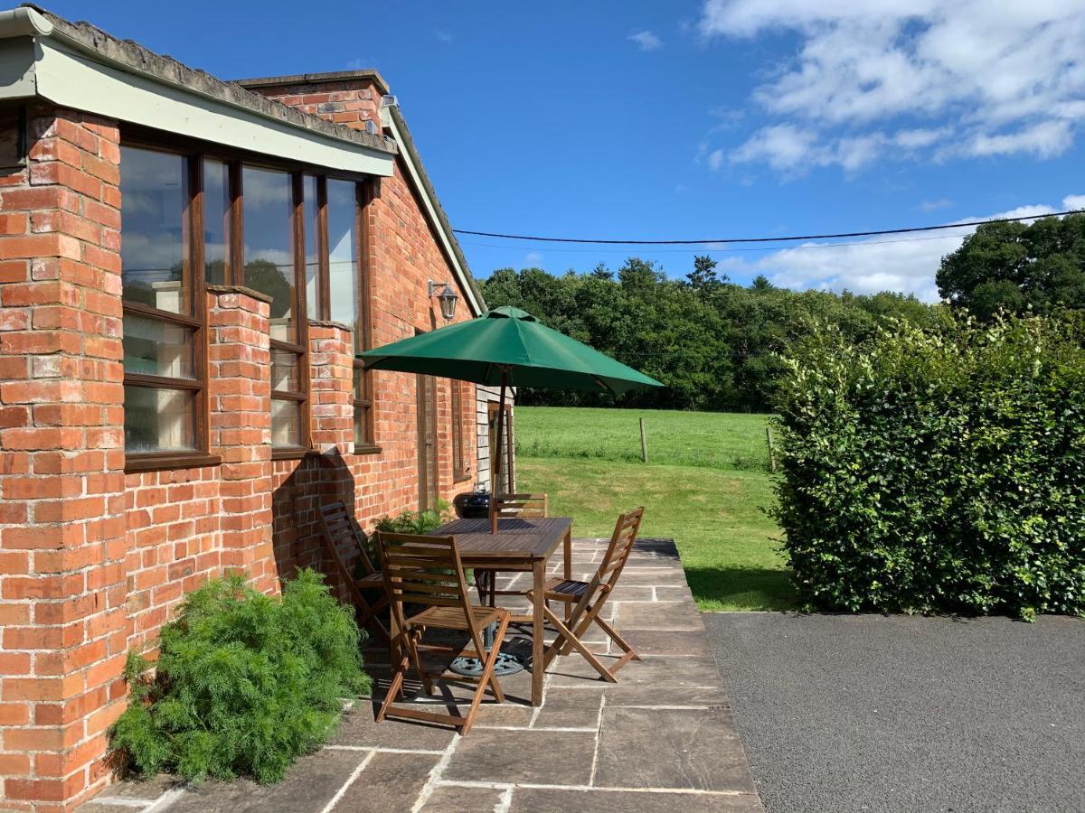 Villa The Old Bull Pen Abergavenny Exterior foto